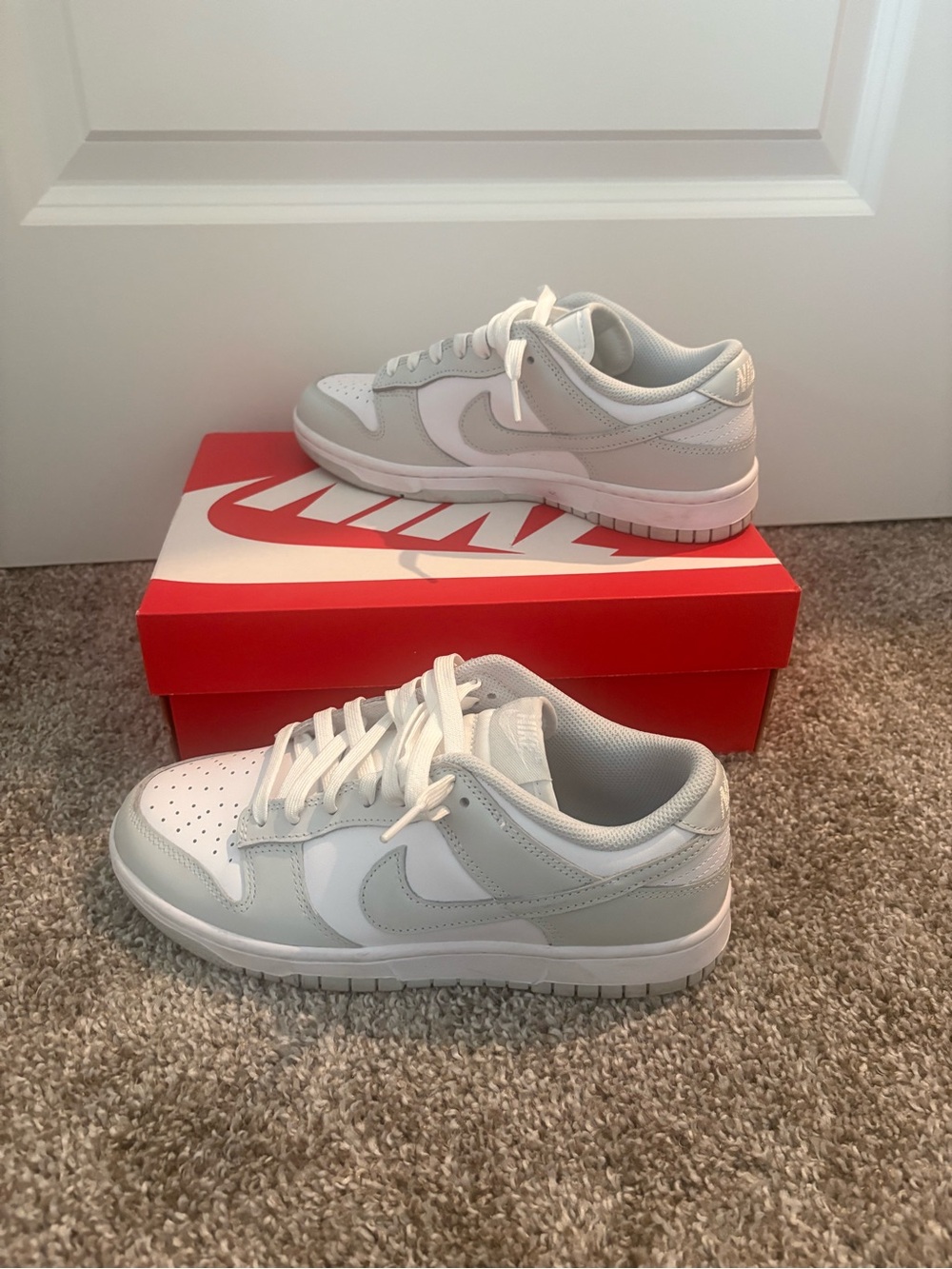 Nike Kids Low-Top Sneakers in Light Gray and White